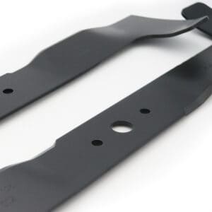 To the South® 52 cm set van 2 mulchmessen (1 links & 1 rechtsdraaiend mes) geschikt voor Castelgarden, Honda, Stiga, Sabo & Viking - closeup